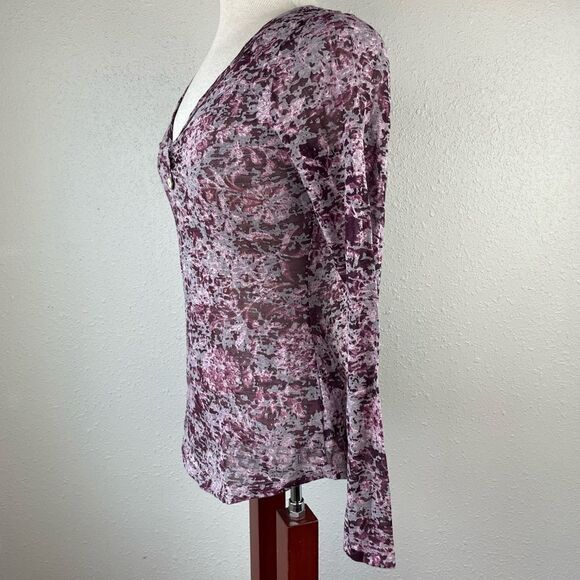 Maurices V-Neck Top Size M EUC - Picture 3 of 7